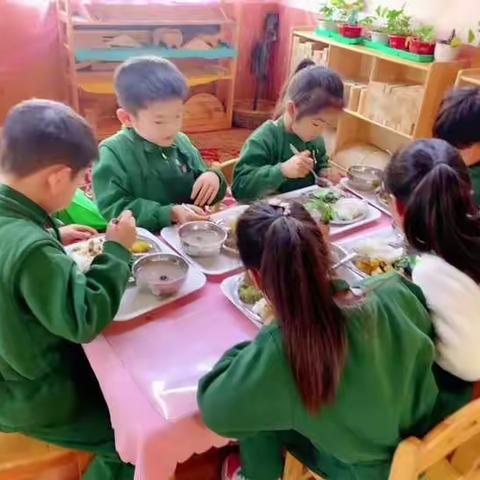 🍀西城一品芭学园孩子们用餐环节分享