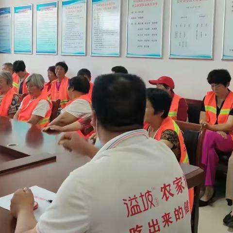 洛龙区科技园办事处“冒酷暑战高温，人居环境整治忙！”