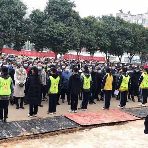 “家校同心，师生同行”八年级主题班会