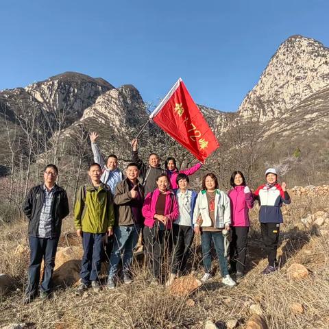 众志成城攀高峰——2023年“相约72峰”第18期--赴小脊背纪实