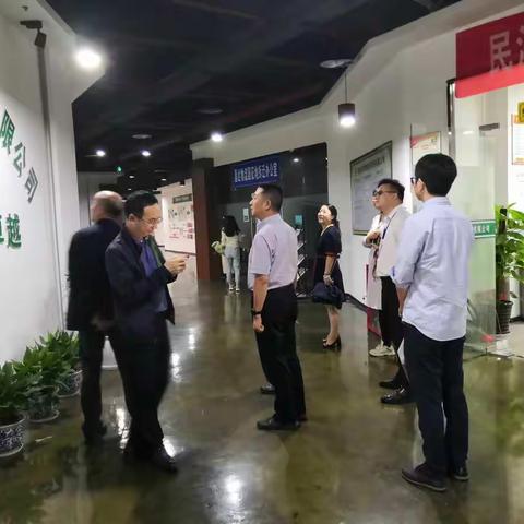 重庆化医控股（集团）公司副总裁王小毛一行莅临我司指导工作