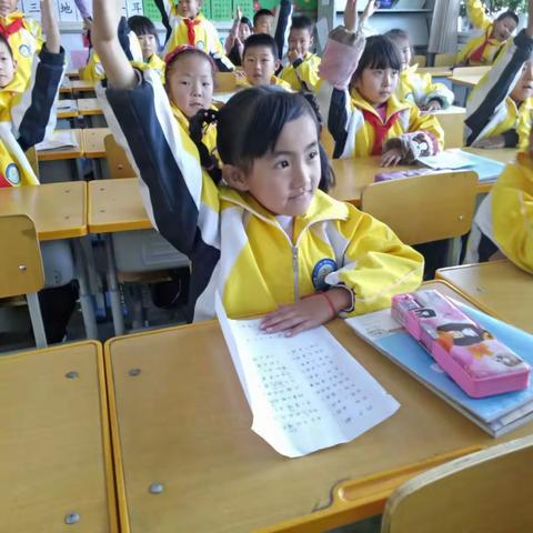 一年级小朋友积极参加“争做家乡文明人”一月一主题德育活动!