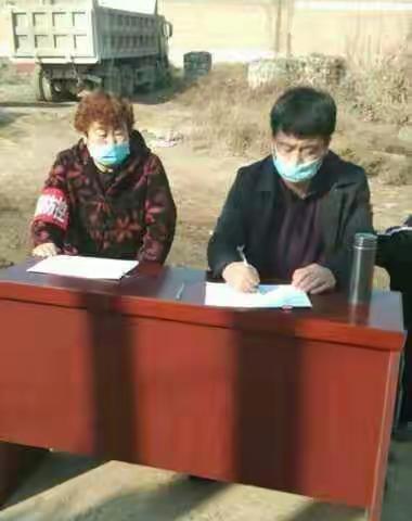 赵康镇计生管理员和村领导疫情值班。为中国武汉加油，还我大好中华