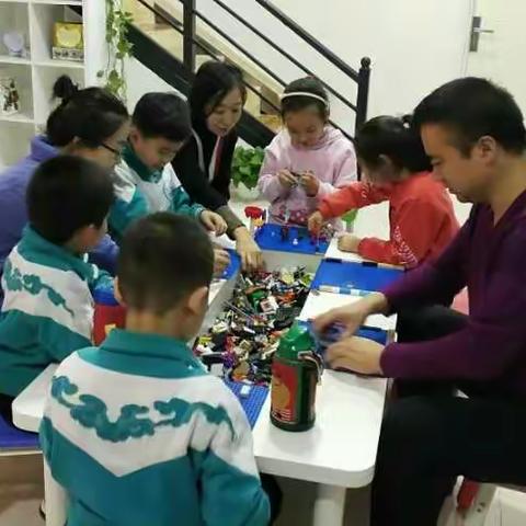 "小手拼出大世界"