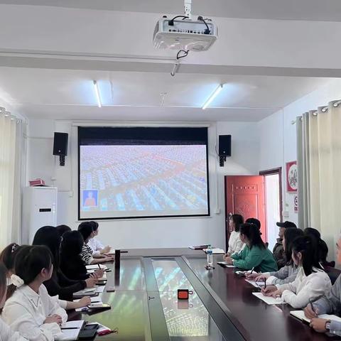 华风小学党支部组织收看党的二十大开幕会盛况