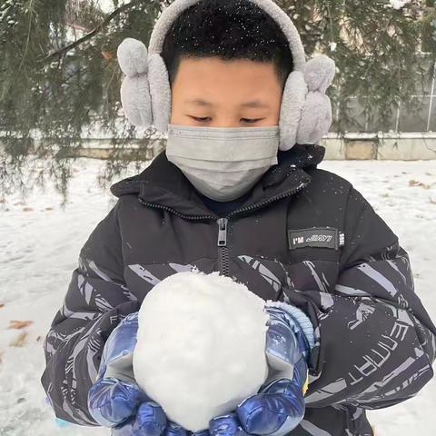 小年遇初雪——林州市世纪学校三年级孩子们留下的初雪印记