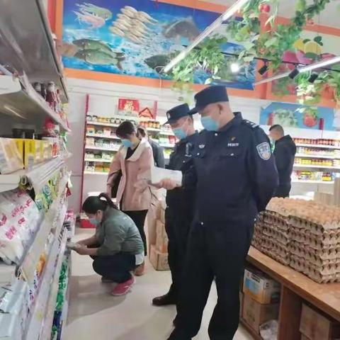 净化食盐市场 加强疫情防控          食药环侦大队民警在行动