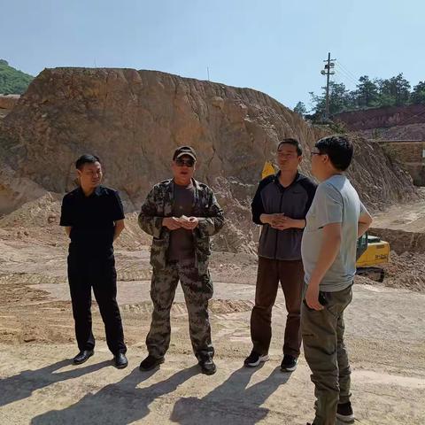 漾月街道应急管理服务中心对辖区内企业五一节前安全隐患大排查。