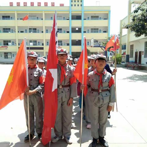 宣威虎头红军小学祭扫烈士陵园