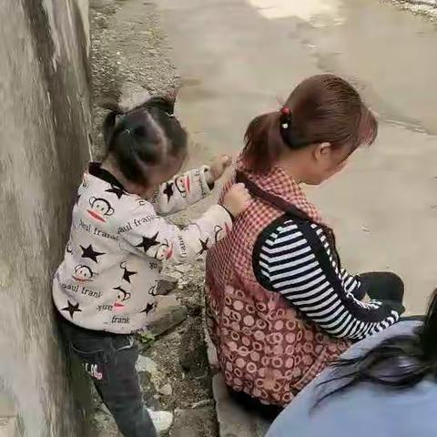 爱在重阳，传承美德——百花幼儿园小二班