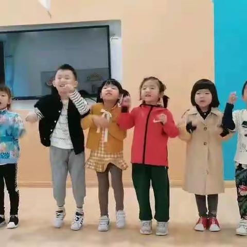 《大手牵小手》中一班活动剪影