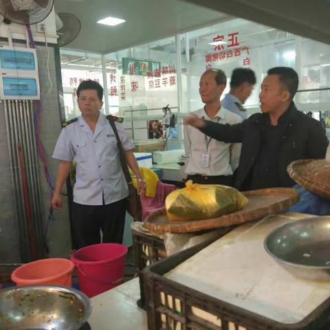 乐东县陈卫华副县长带队检查黄流镇龙腾金街食品市场