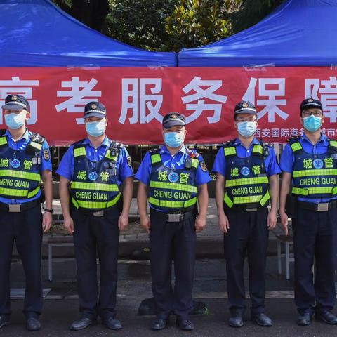 港务城管整治校园周边市容环境 为中考保驾护航