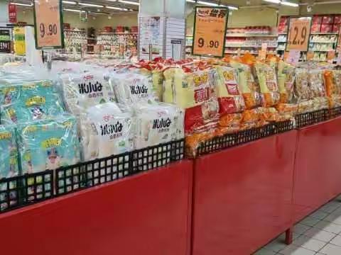 横店休闲食品陈列