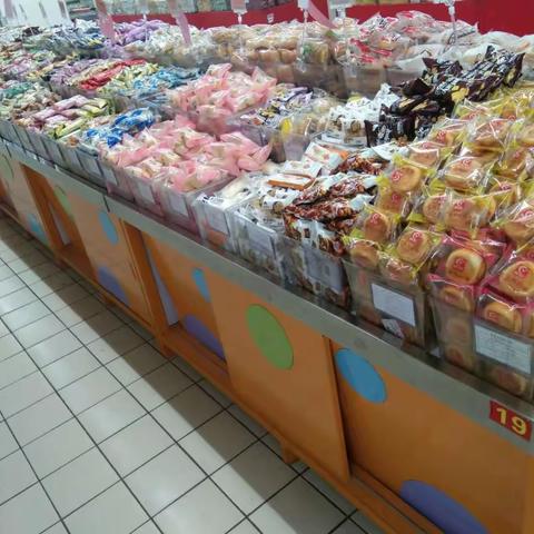 横店店休闲食品陈列