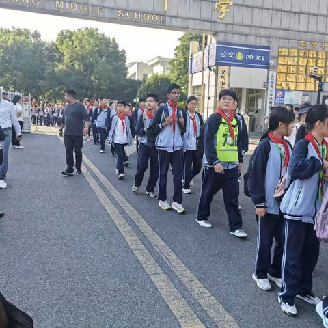 学在旅途，乐在其中——江东中学706班“走进义博会”小记