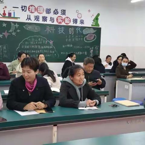 塔铺中心校教师到东屯镇东屯小学观摩学习微课教研活动