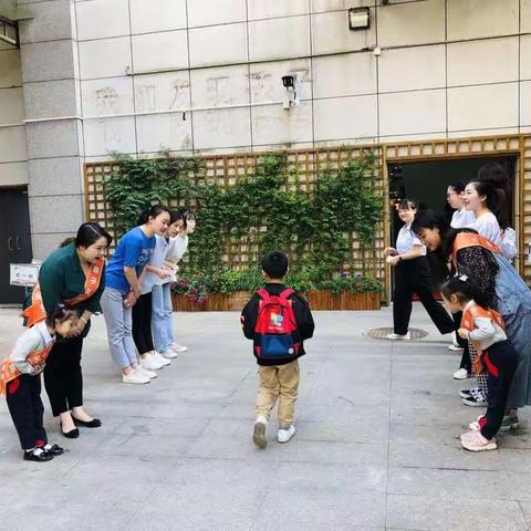 传承文明礼仪是一道亮丽的风景线—小一班文明礼仪示范岗活动