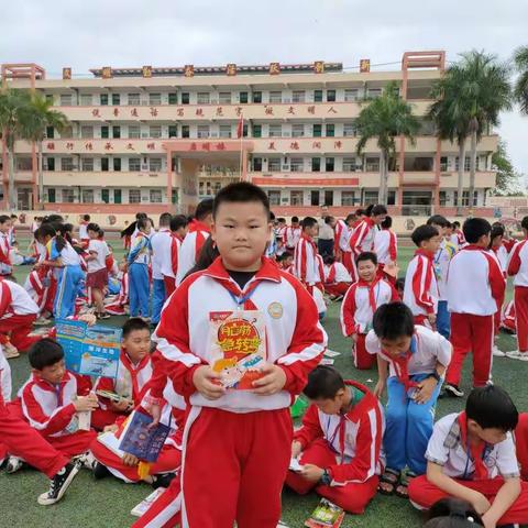 “跳蚤书市”活动