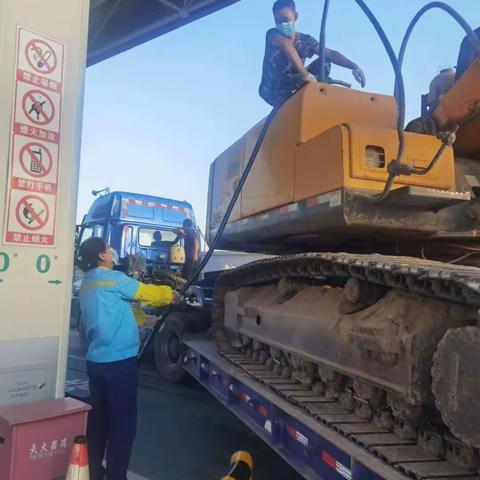 吐鲁番销售公司南环路南加油站：“两查”活动助力扩销增量