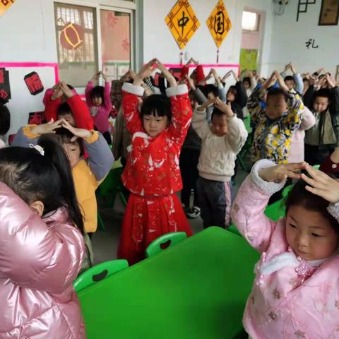 东街幼儿园【大二班“三八”女神节−系列活动】