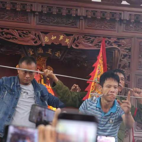 绿林村进庙3