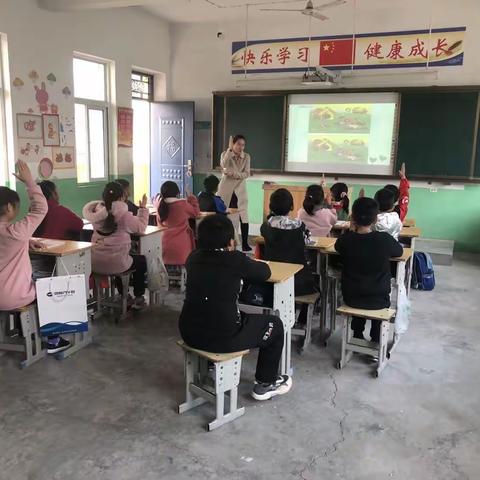 “春雨伴我行——县实验小学与石河小学手拉手”活动