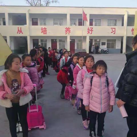 梁营小学安全教育主题班会