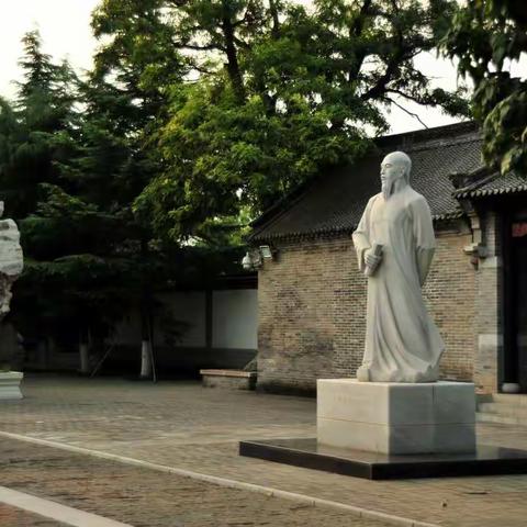 尚书北斗，一代诗宗，先祖渔阳公故居。