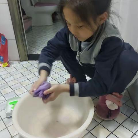 我是自理小能手 简单衣物自己洗--杨凌高新第二小学二年级劳动课实践活动