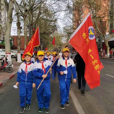 清明祭英烈 丰碑励童心一一林州市第一实验小学举行“缅怀革命先烈  传承红色精神”主题实践活动