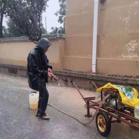 暴雨无情 人间有爱