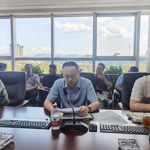 市工信局召开全面从严治党工作会议