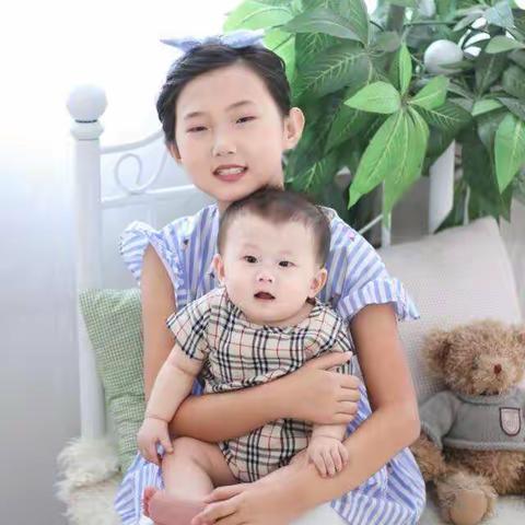 美女和小帅哥