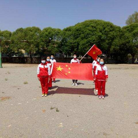 美丽校园，我们回来了——大板蒙古族小学2020年春季“复学第一课”主题升旗仪式
