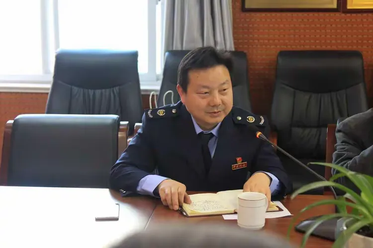 五里税务分局党支部书记、局长郑良，分别就纳税人关心的问题一一做了解答，并结合最新的税收政策和实际