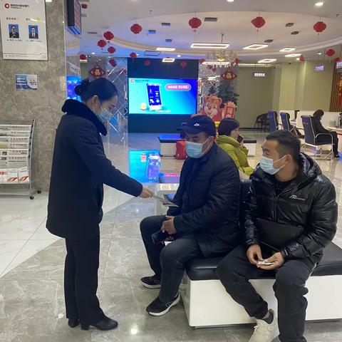 颍淮农商行涡阳支行利用元宵节活动开展整治拒收人民币现金宣传活动