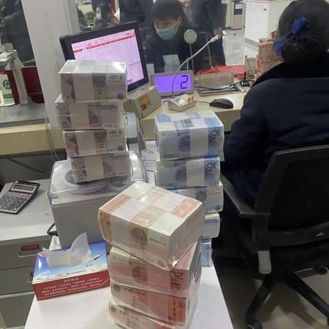 颍淮农商行涡阳支行持续开展“迎新年，换新钱”活动