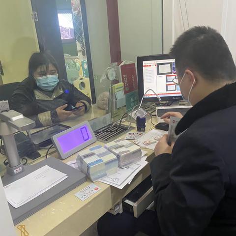 颍淮农商行涡阳支行开展“迎新年、换新钱”活动