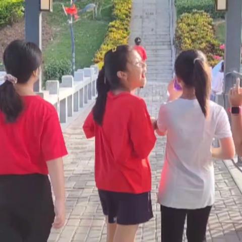 火炬学校2018级1班团结队－跑步续