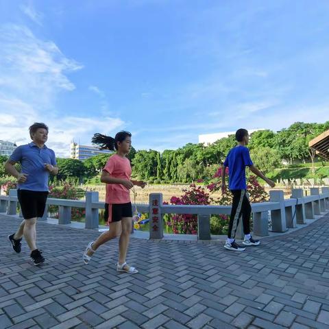 火炬学校2018级团结队之晨跑