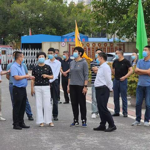 合川区副区长袁晓钦莅临云门中学检查工作