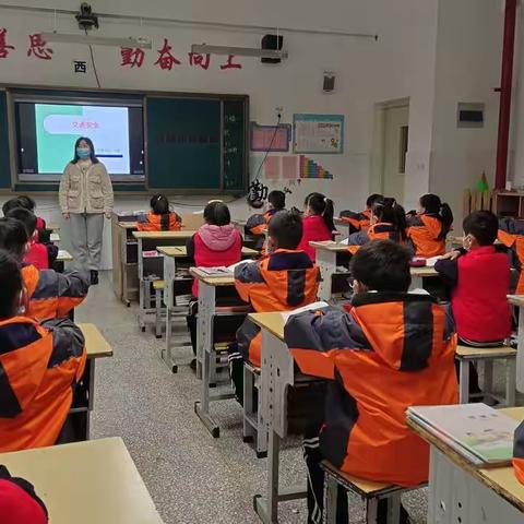 徐州市时楼小学二年级组11月份    最美教师－－周靖侠