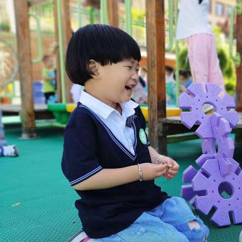 小橙子讲绘本故事:《我是彩虹鱼》