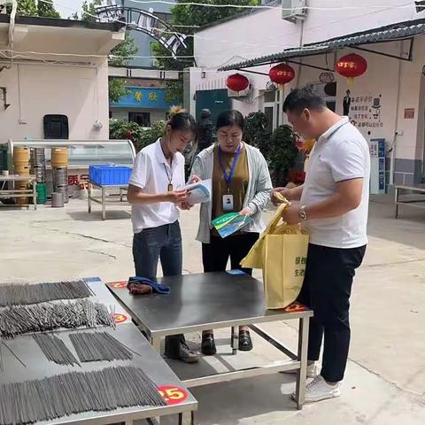 南辛庄街道城管委开展六.五世界环境日宣传活动