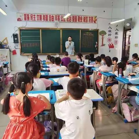 信阳市第三小学二年级14班国庆节多彩课堂精彩回放