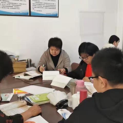 育桃李，春华秋实，奉献一片赤诚——迁西三小四年级组教研活动