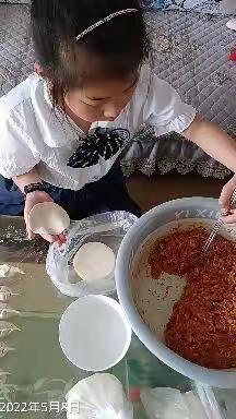 体验包饺子