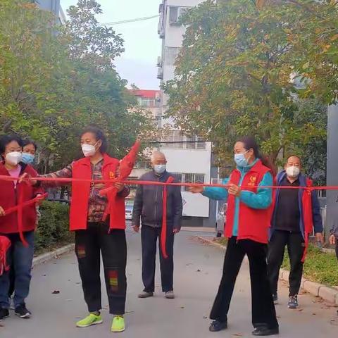 湖滨小区志愿者服务站开展疫情巡查工作