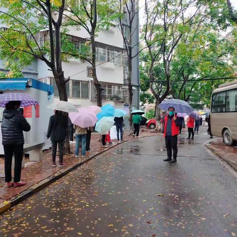 风雨无阻,抗疫有我—湖滨小区志愿者